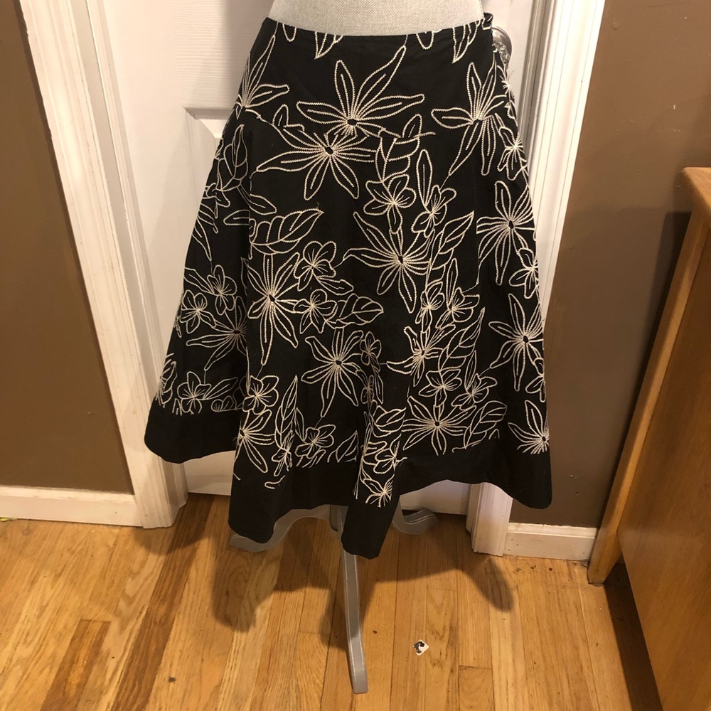 White house black market cute skirt